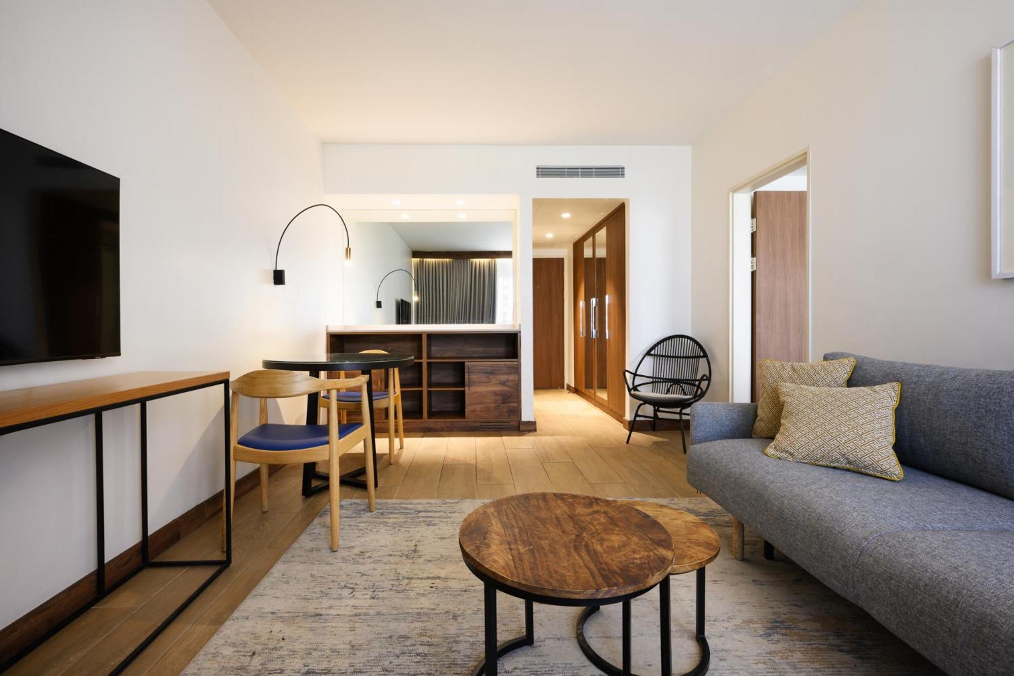 โรงแรมอิสโรเทลเดดซี เอนโบเกก ภายนอก รูปภาพ A living room at the hotel