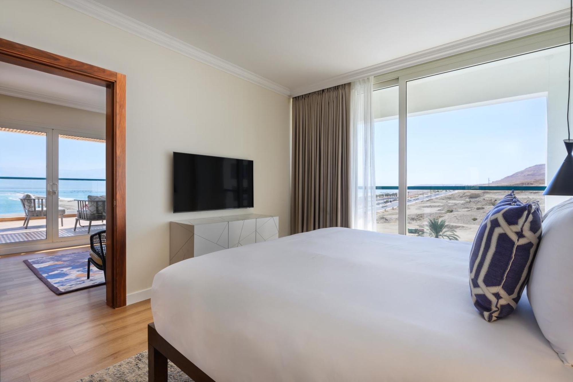 โรงแรมอิสโรเทลเดดซี เอนโบเกก ภายนอก รูปภาพ A bedroom at the Hilton Sharm El Sheikh