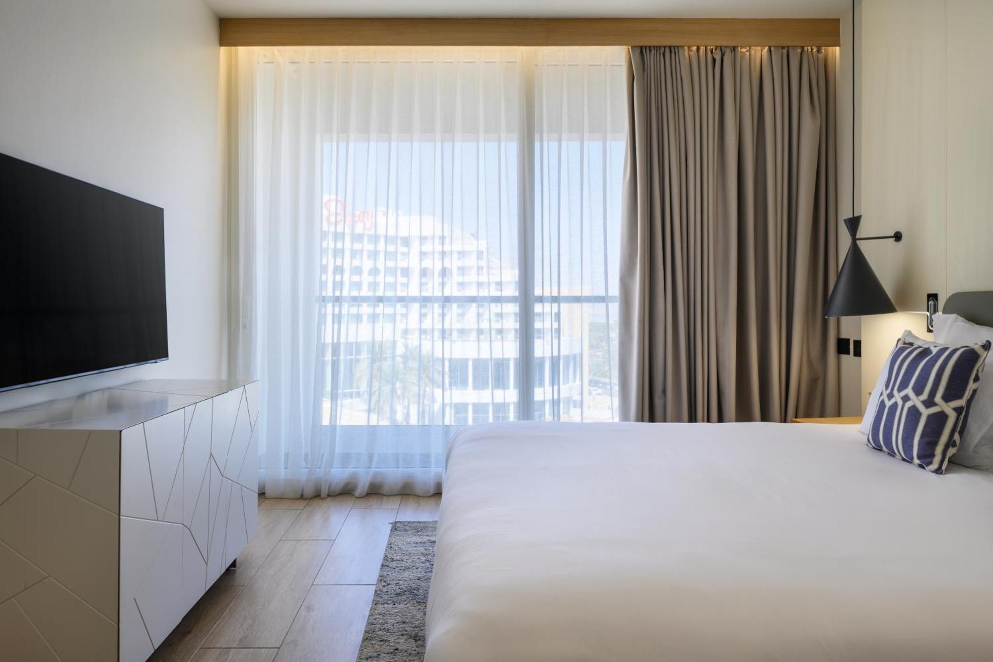 โรงแรมอิสโรเทลเดดซี เอนโบเกก ภายนอก รูปภาพ A bedroom at the Hilton San Diego Bayfront
