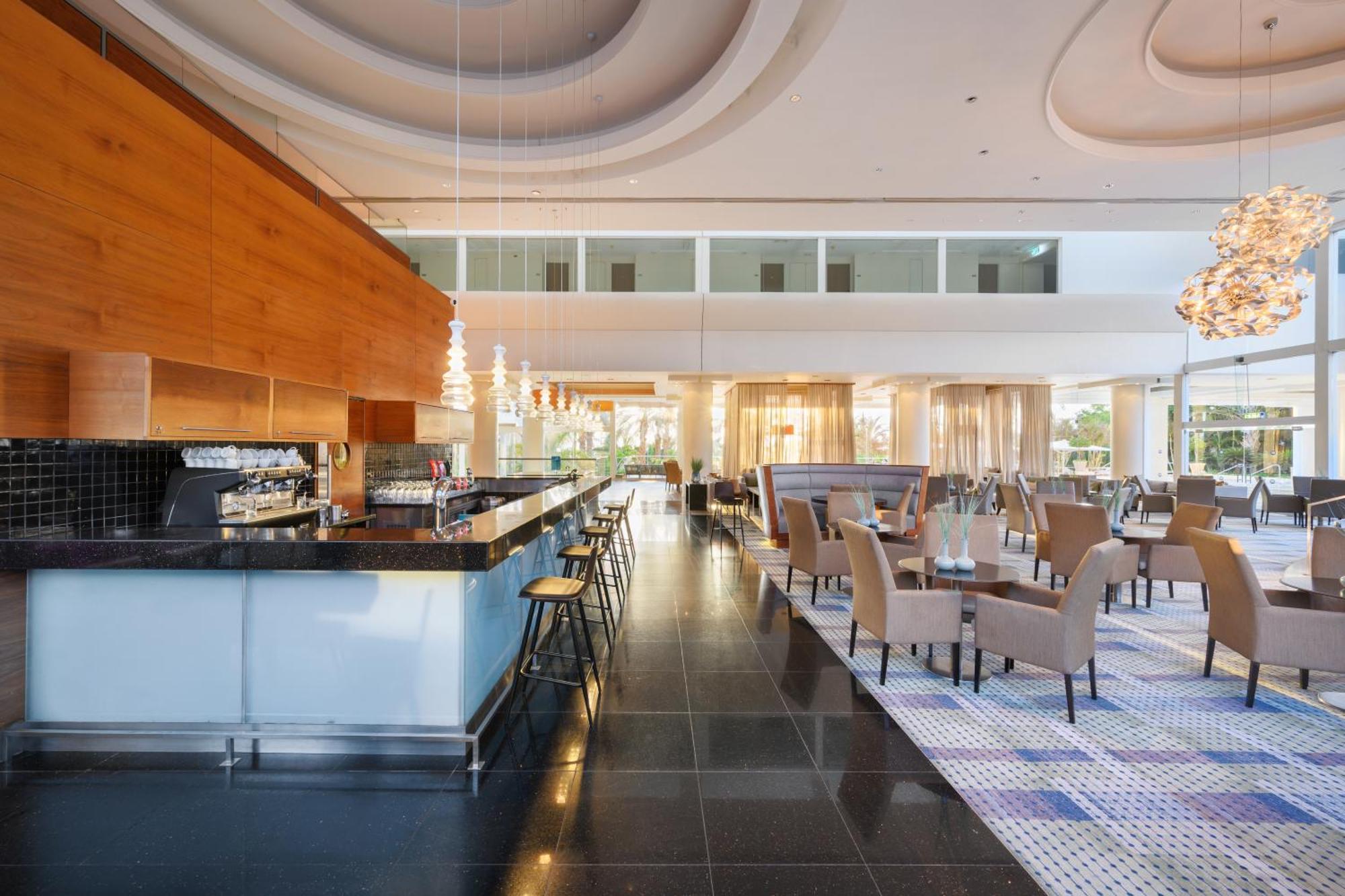โรงแรมอิสโรเทลเดดซี เอนโบเกก ภายนอก รูปภาพ The lobby bar